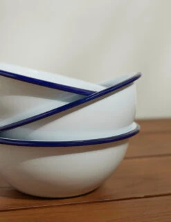 Enamelware Cereal Bowl (Set Of 4) By Crow Canyon 15 Enamelware Cereal Bowl (Set Of 4) By Crow Canyon -TableTrove Sales Store EnamelwareCerealBowl 20oz BlueRim Setof4 7507