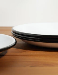 Enamelware Dinner Plate (Set Of 4) By Crow Canyon -TableTrove Sales Store Enamelware Dinner Plate Black Rim Set of 4 9790