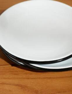 Enamelware Salad Plate (Set Of 4) By Crow Canyon -TableTrove Sales Store Enamelware Salad Plate Black Rim Set of 4 9803