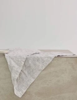 Linen Table Napkins (Set Of 4) By Cultiver -TableTrove Sales Store cultiver linen table napkins set of 4 pinstripe 1